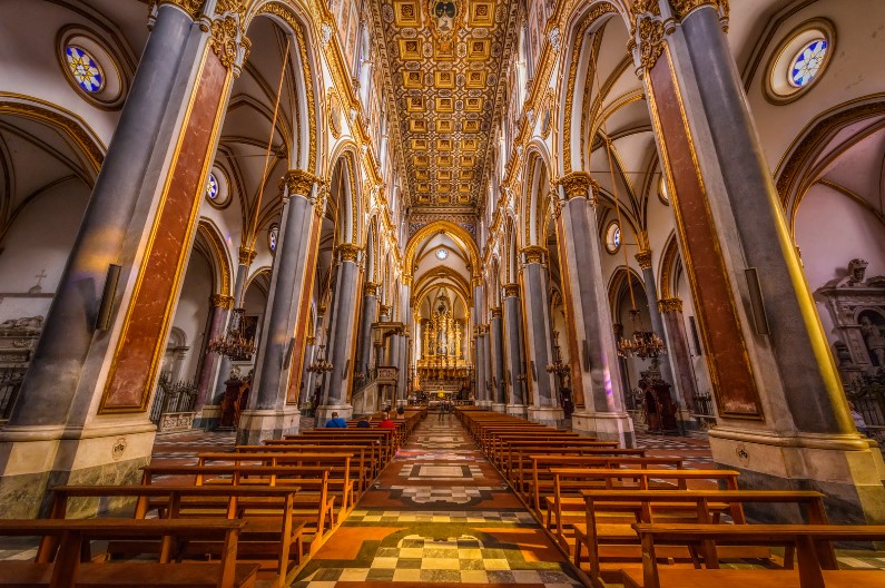 Napoli Gezilecek Yerler San Domenico Maggiore